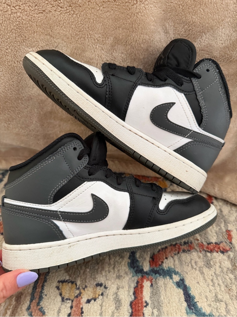 Excellent condition Jordan 1 Mid
Black White Iron Grey